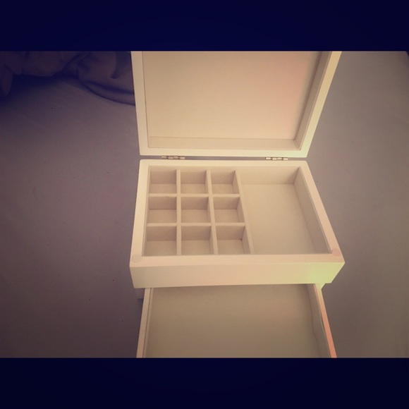Jewelry box - Picture 1 of 2